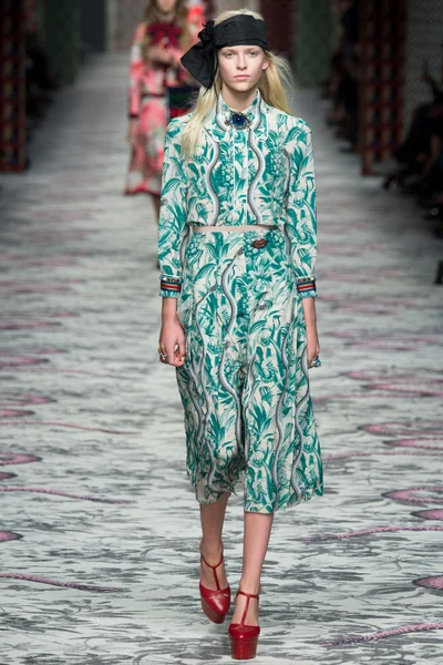 Look 24